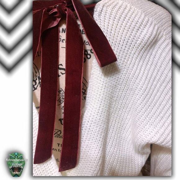 Y2k White Knit “Party In The Back” Red Velvet Bow Open Back Sweater, Size Large - Picture 2 of 7